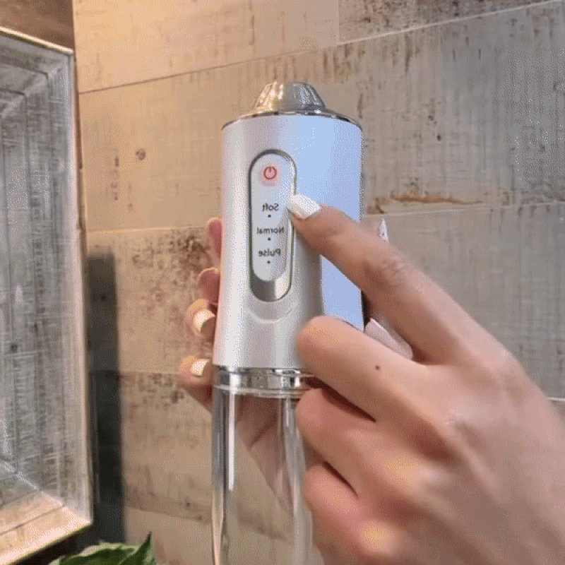 AQUACLEAN Irrigador Bucal: Limpieza profunda, sonrisa radiante